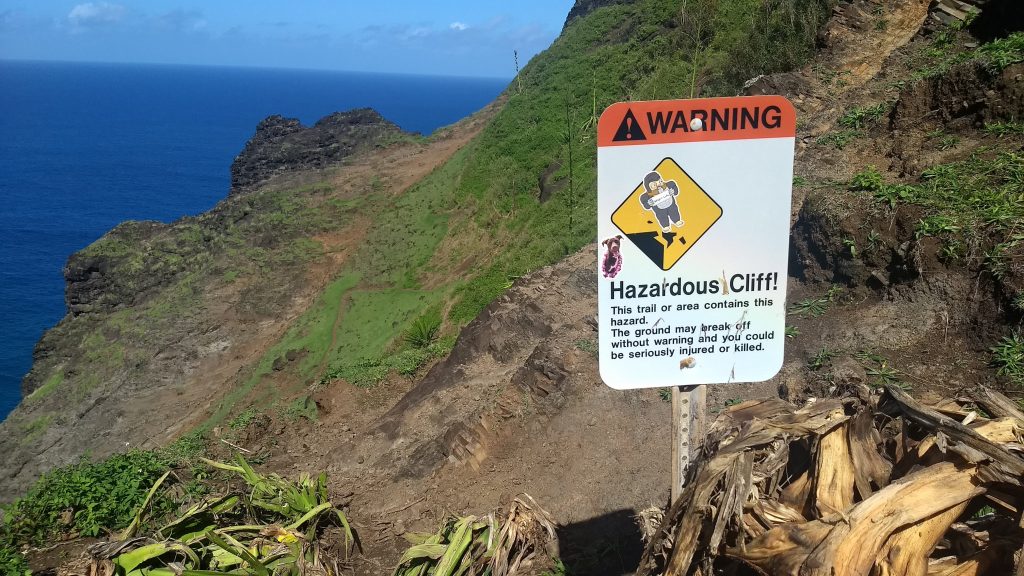 Warning before Crawler's Ledge on the Kalalau Trail